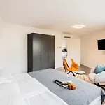 Urban Island I Riverside Apartments
